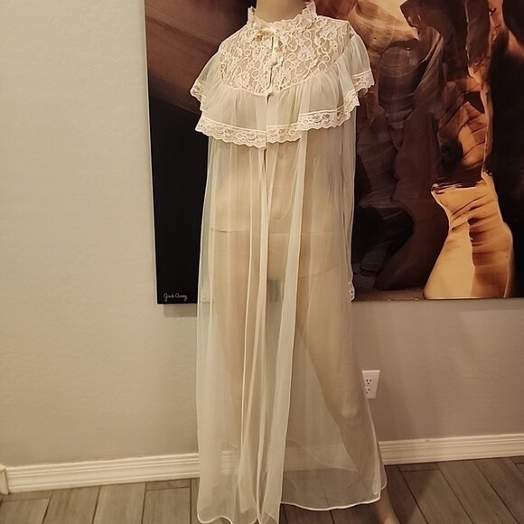 Vintage Lady Cameo Shear Ivory Robe Small Dressing Gown Union Made Chiffon 50" L - Picture 1 of 8